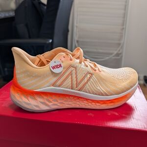 New Balance Fresh Foam Vongo v5 Mango Running Shoes, Women's Size 9 Wide